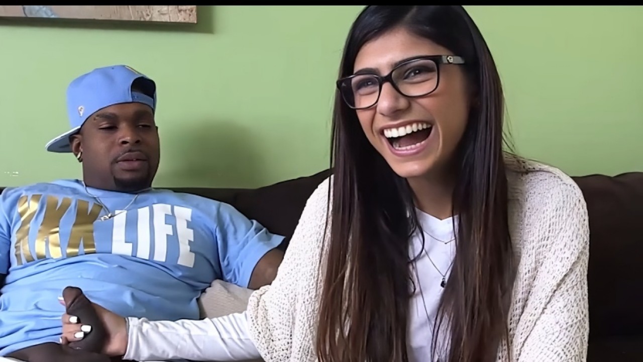 Mia Khalifa - Curvy-breasted Mia Khalifa takes the biggest dick of her life and gets her vagina stretched. free porn